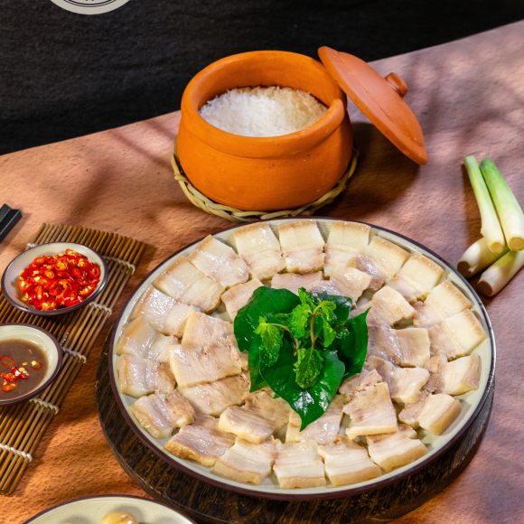 Thịt ba chỉ luộc + cà pháo mắm tôm